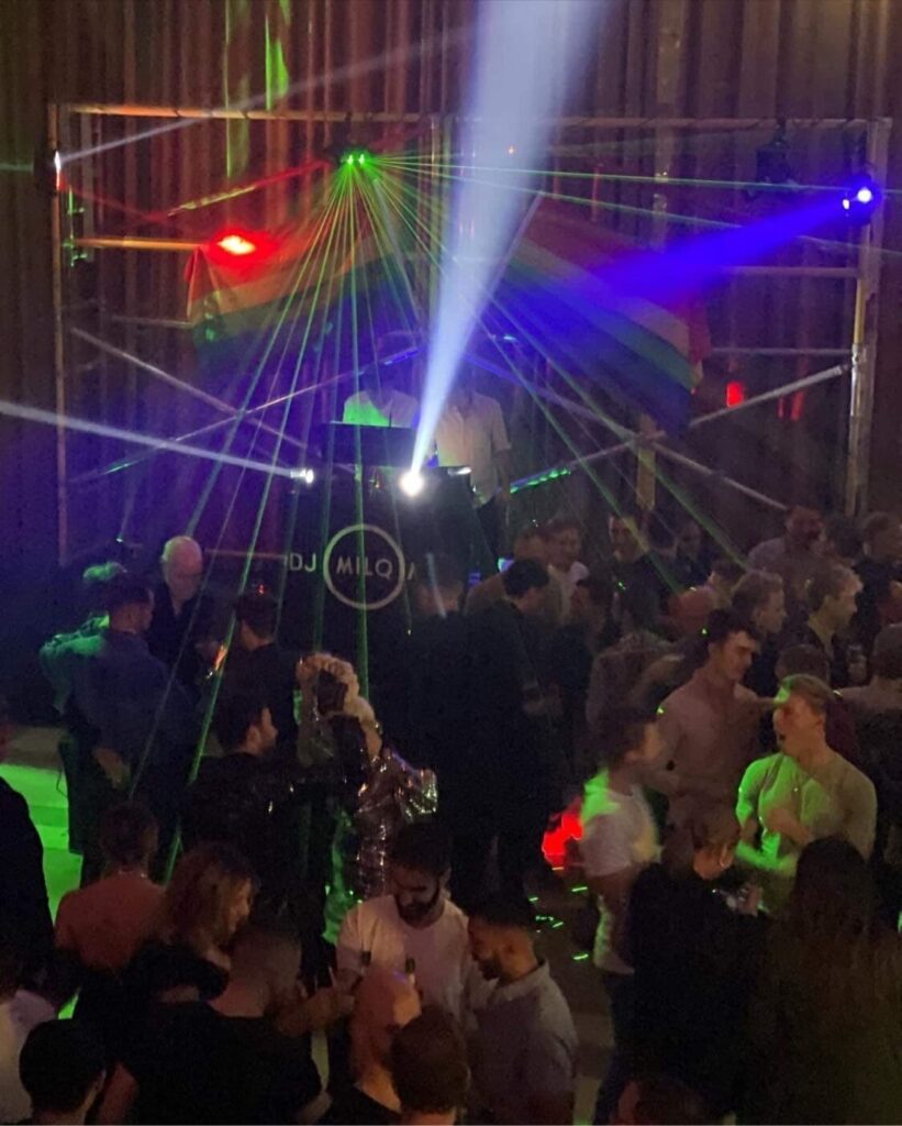 Fullt dansgolv på Milq Stockholm, stockholms nya LHBTQI-klubb